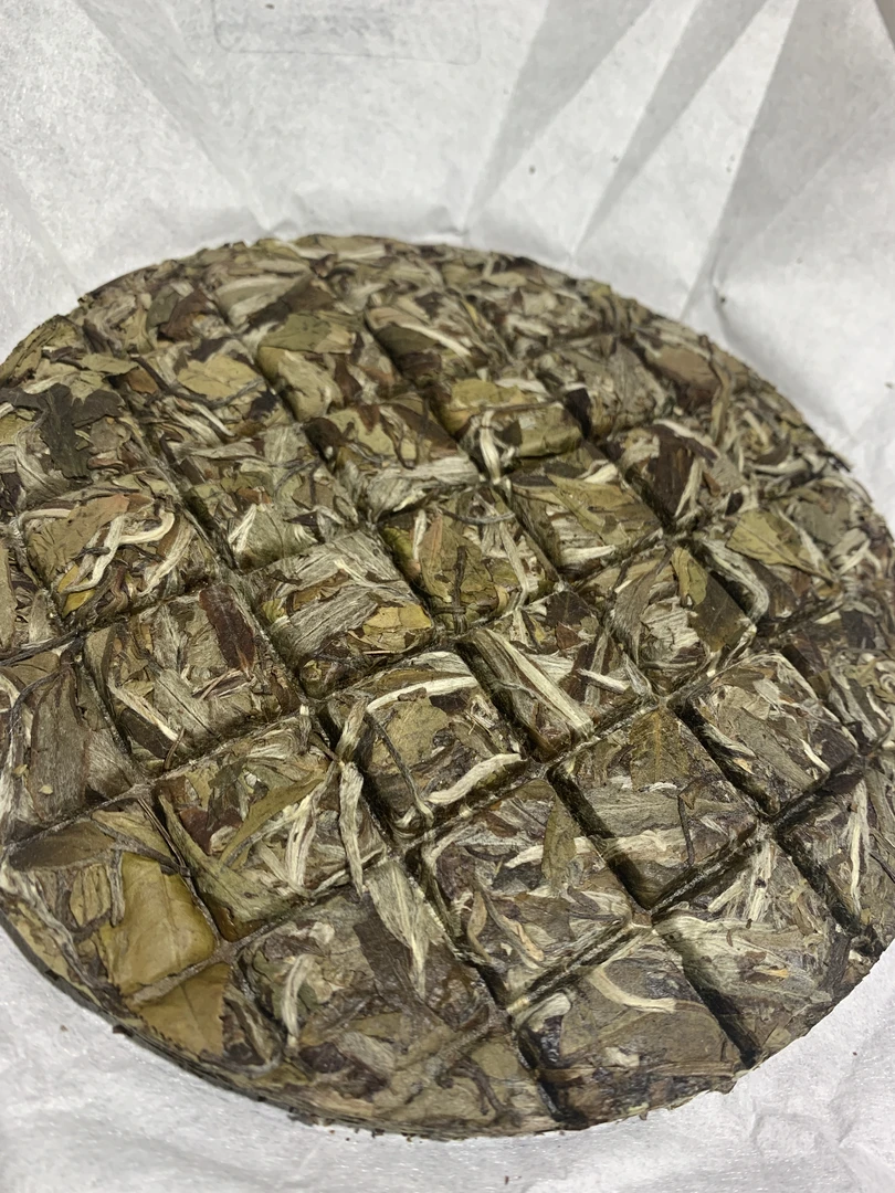 2018年白牡丹 福鼎白茶白牡丹茶饼紧压茶叶