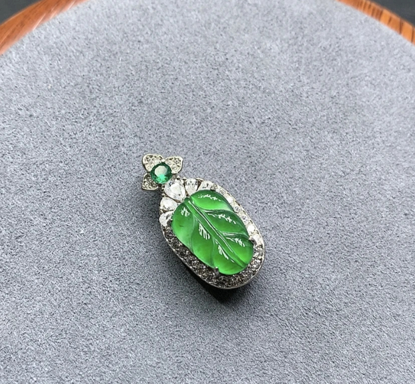 YG17-200天然翡翠A货吊坠多样性发其一