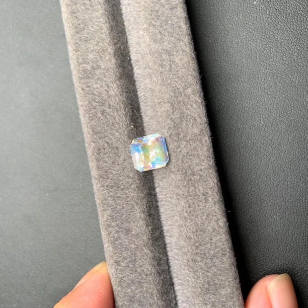 彩色月光石3.165克拉