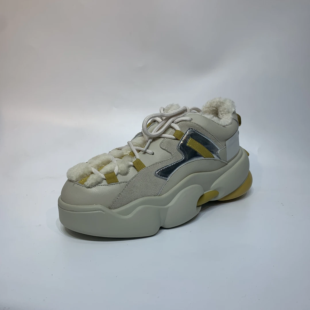 货号9982一双40码单鞋【帮面牛皮 内里羊皮 跟高3cm】品牌女鞋