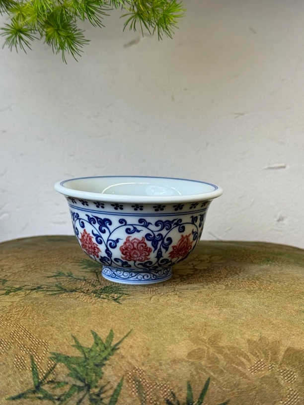 纯手绘永乐釉里红缠枝莲压手主人杯