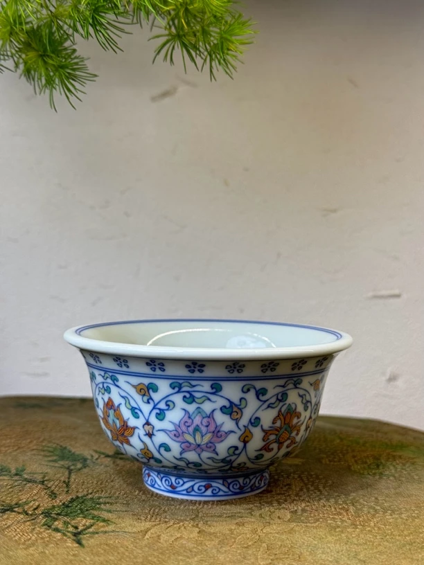 纯手绘斗彩描金缠枝莲主人杯