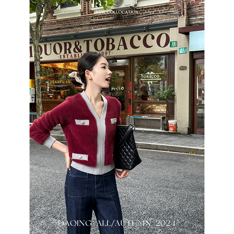 许大晴【艳阳里】 复古时髦V领拼色套头毛衣上新D4771