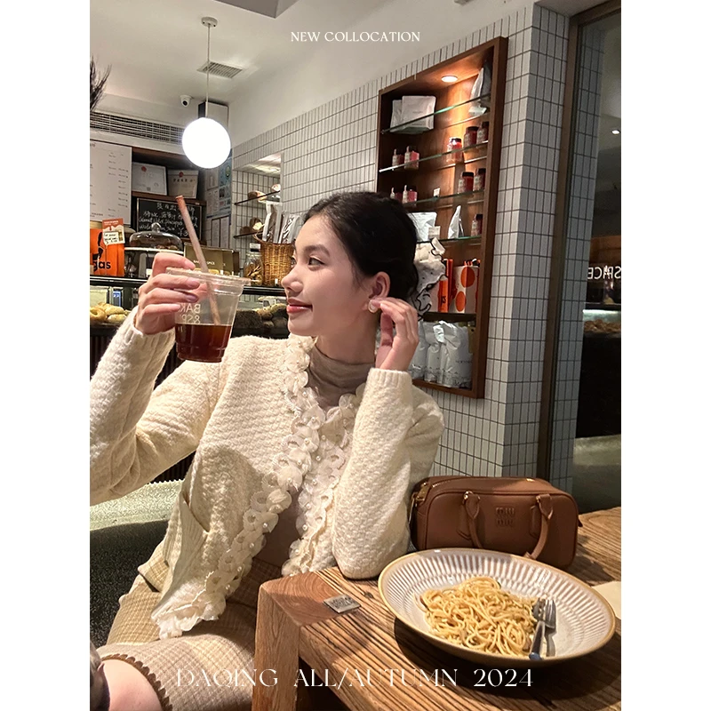 许大晴【芙雪】 法式复古珍珠花朵边长袖开衫外套女 D4773