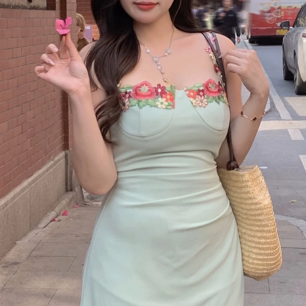 微胖mm刺绣收腰辣妹吊带连衣裙大码包臀裙