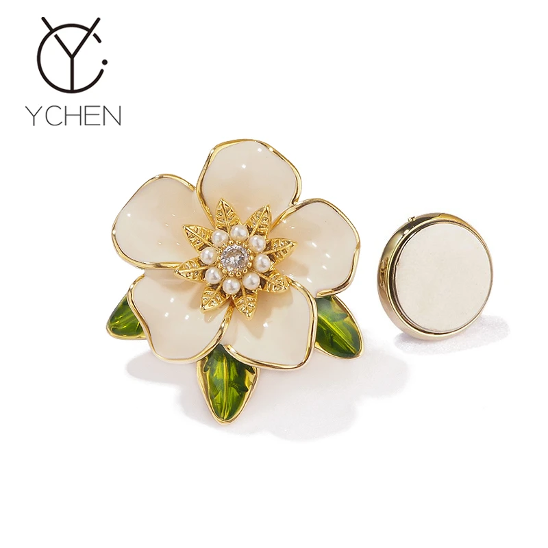 铜合金胸针 精致文艺锆石栀子花磁吸扣胸针女高档配饰