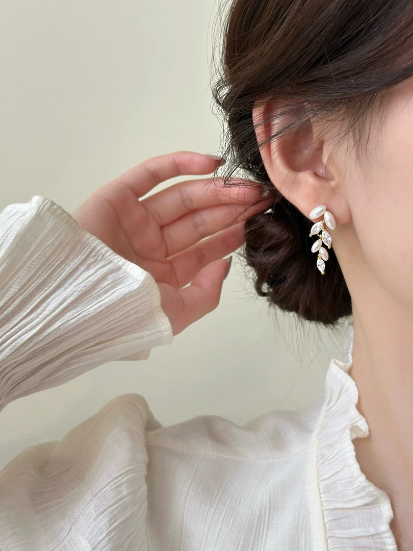 铜合金耳饰 超闪锆石麦穗耳钉女时尚小众设计高级感气质百搭耳饰