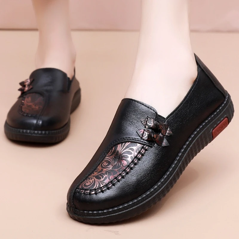 秋季老北京布鞋女单鞋轻便一脚蹬奶奶鞋软底防滑中老年休闲妈妈鞋