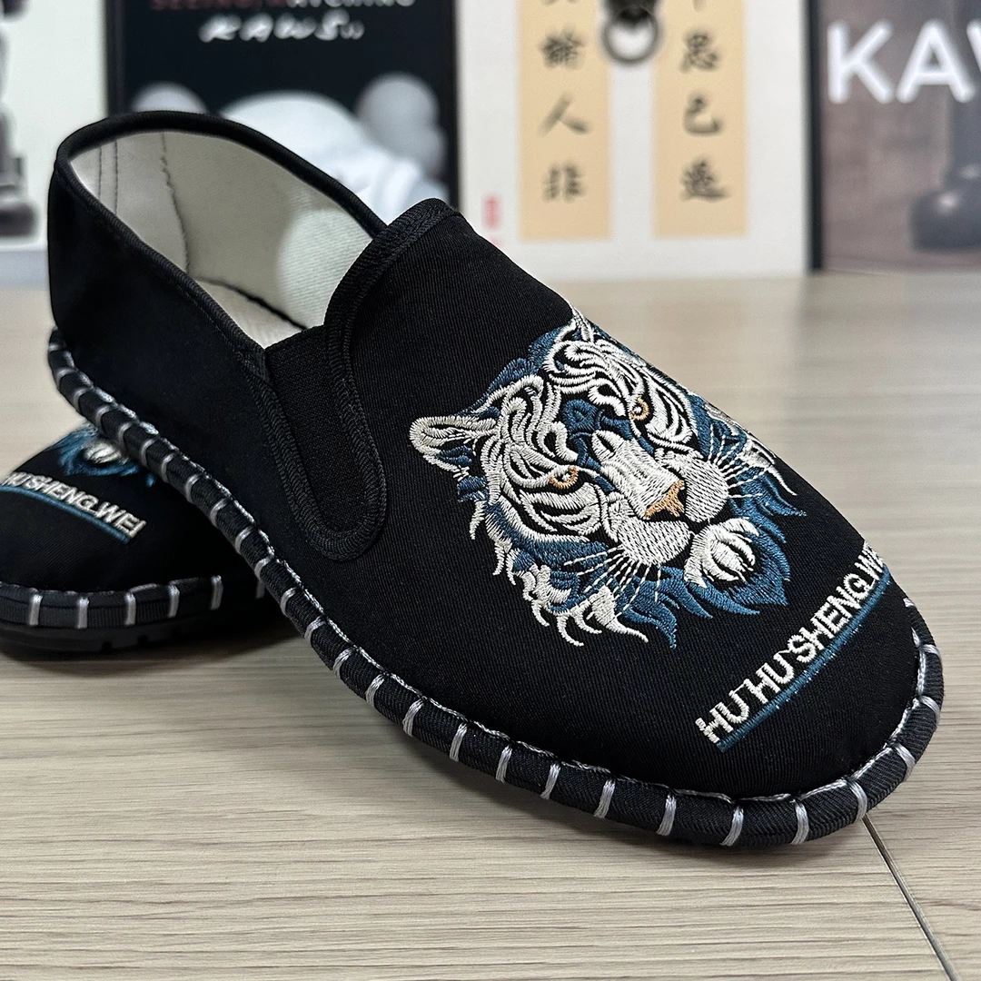 新款老北京布鞋透气帆布鞋牛筋底防滑懒人鞋刺绣工艺布鞋男款
