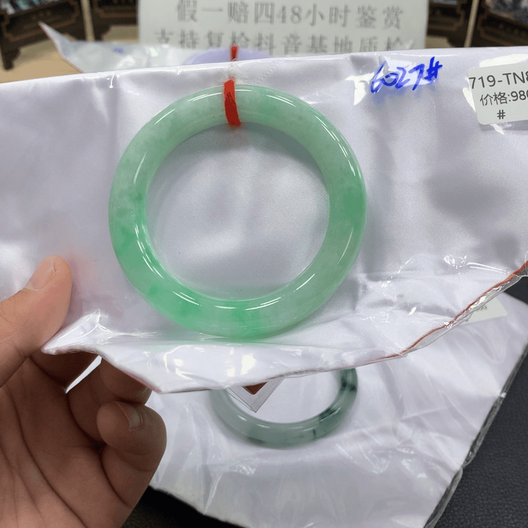 翡翠手镯未镶嵌h****g翡翠手镯