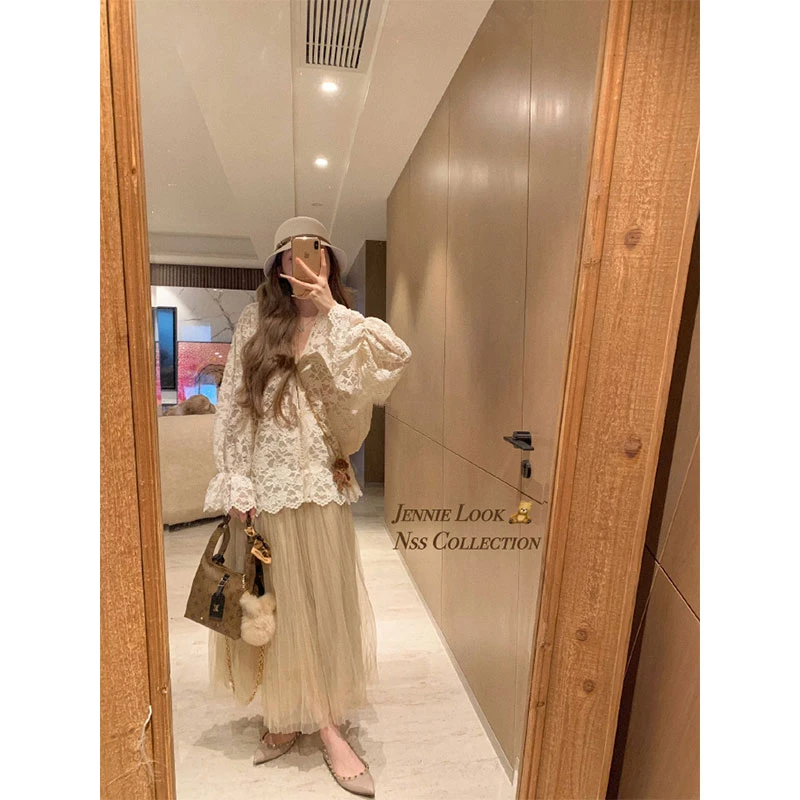 秋冬季法式温柔V领镂空蕾丝衫女叠穿上衣百搭高腰网纱半身裙套装