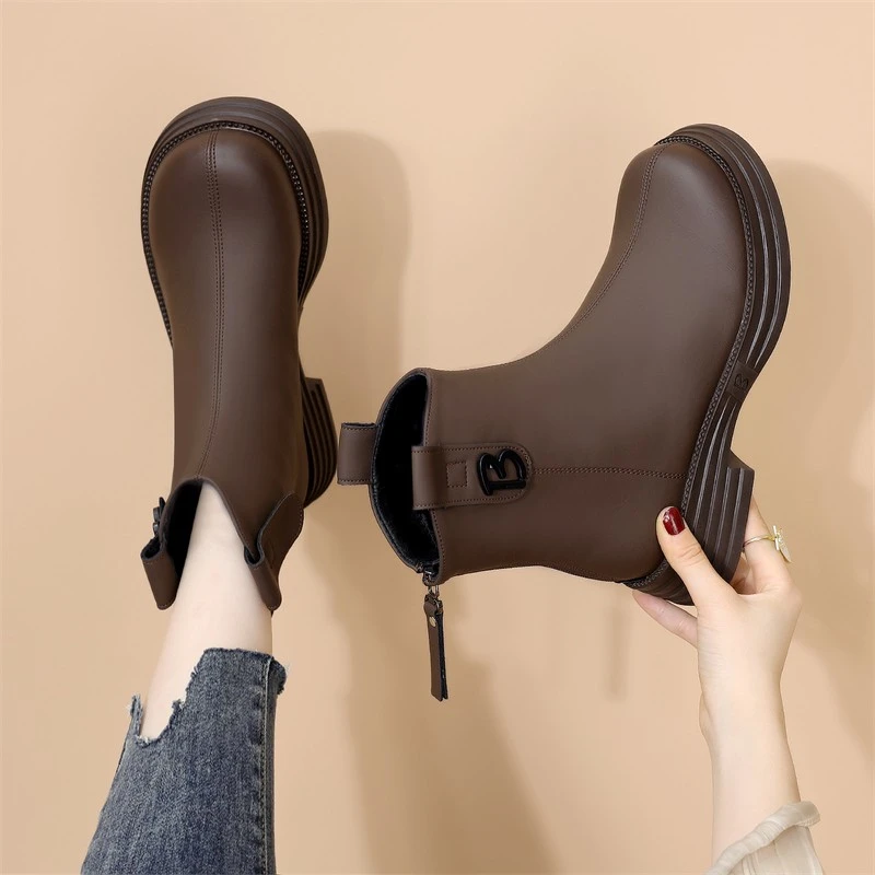 软皮软底短靴女2024年秋季新款厚底英伦风马丁靴时尚烟筒瘦瘦靴