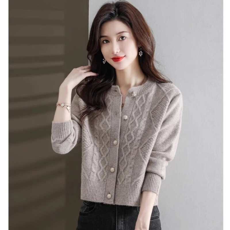 2024年秋冬季新款加厚小个子毛衣外套女装短款洋气麻花针织开衫女