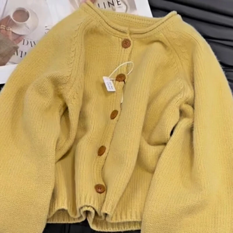 深秋初冬穿搭黄色外搭针织开衫软糯高级慵懒毛衣女2024新款上衣