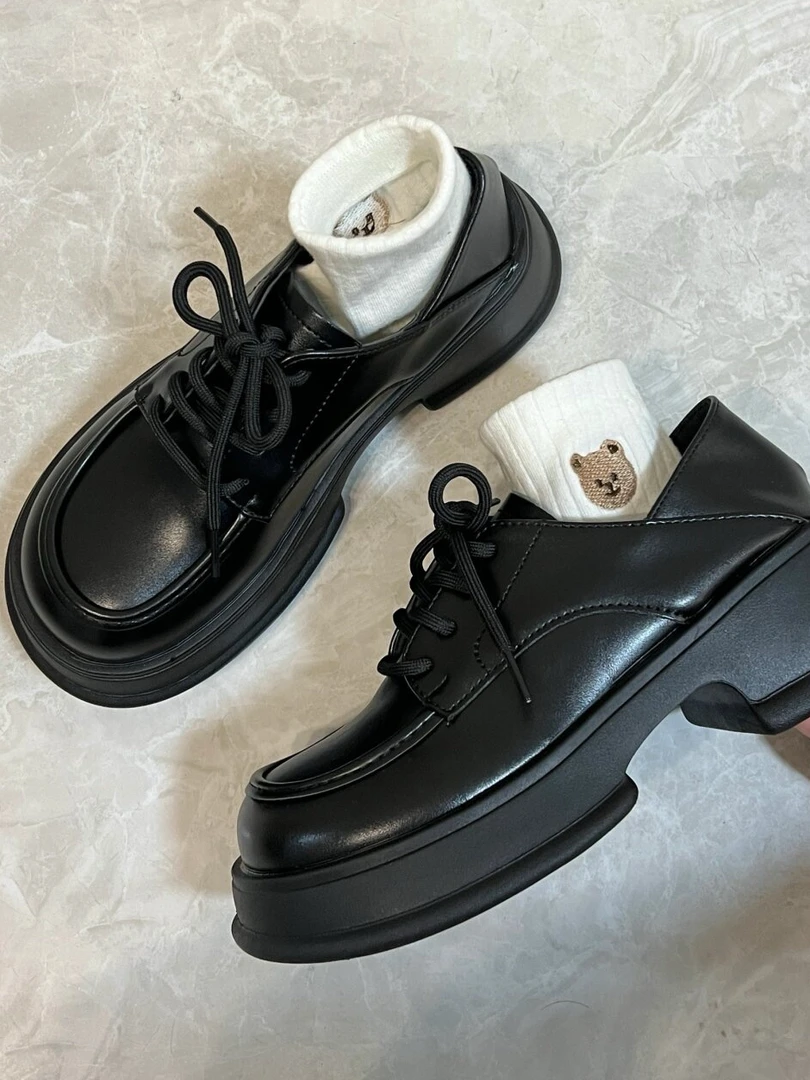 丽精品断码女鞋，偶有微瑕，介意勿拍！百搭黑色厚底英伦风复古春季