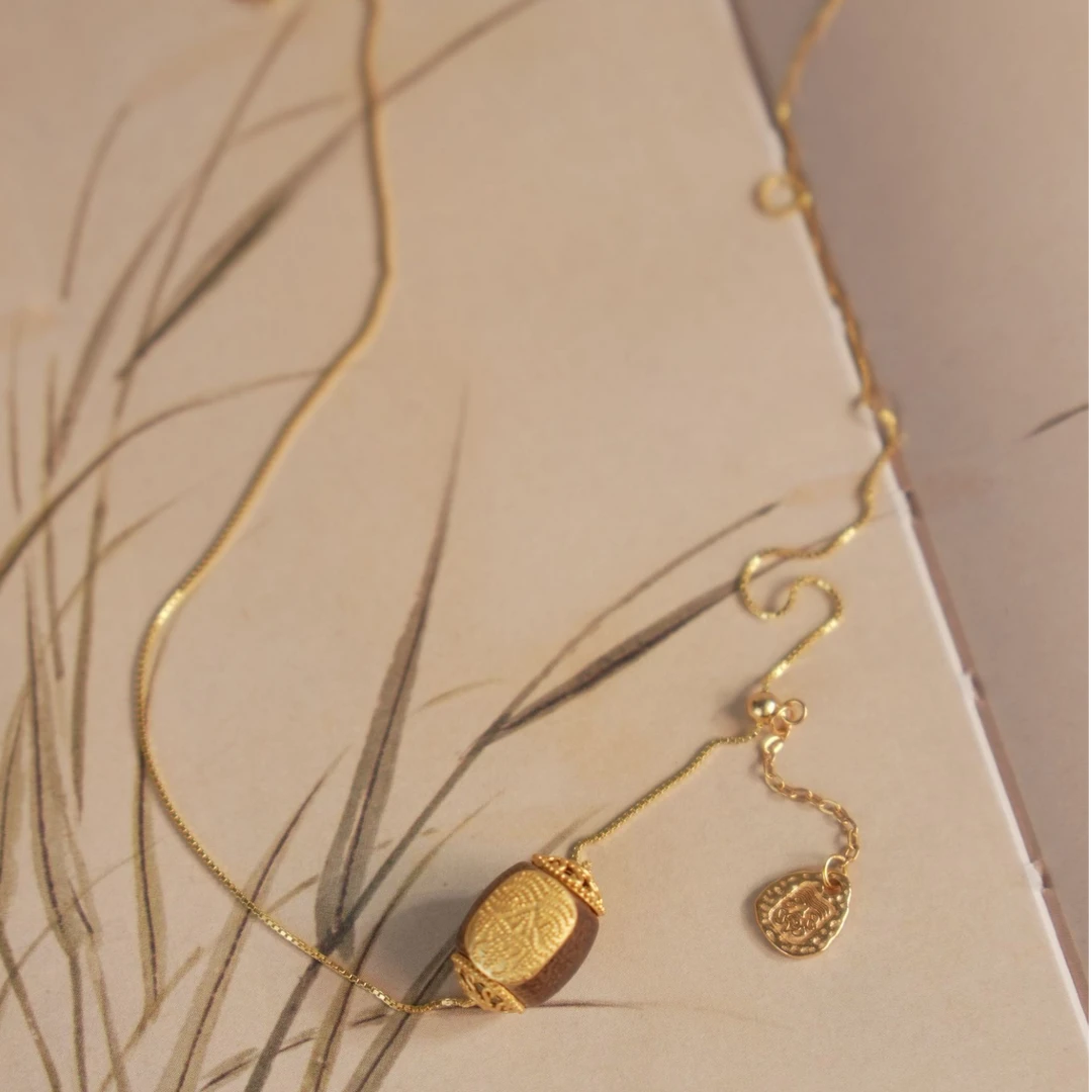 莺歌绿奇楠沉香扎基15*11锁骨链（多样性）