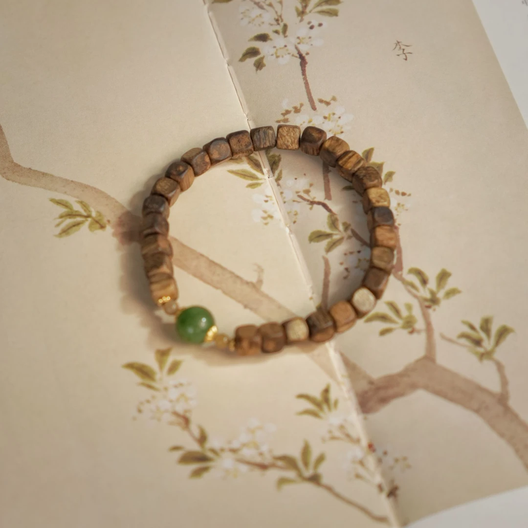 莺歌绿奇楠沉香菠菜绿且末糖和田玉6*6mm方块珠单圈（多样性）