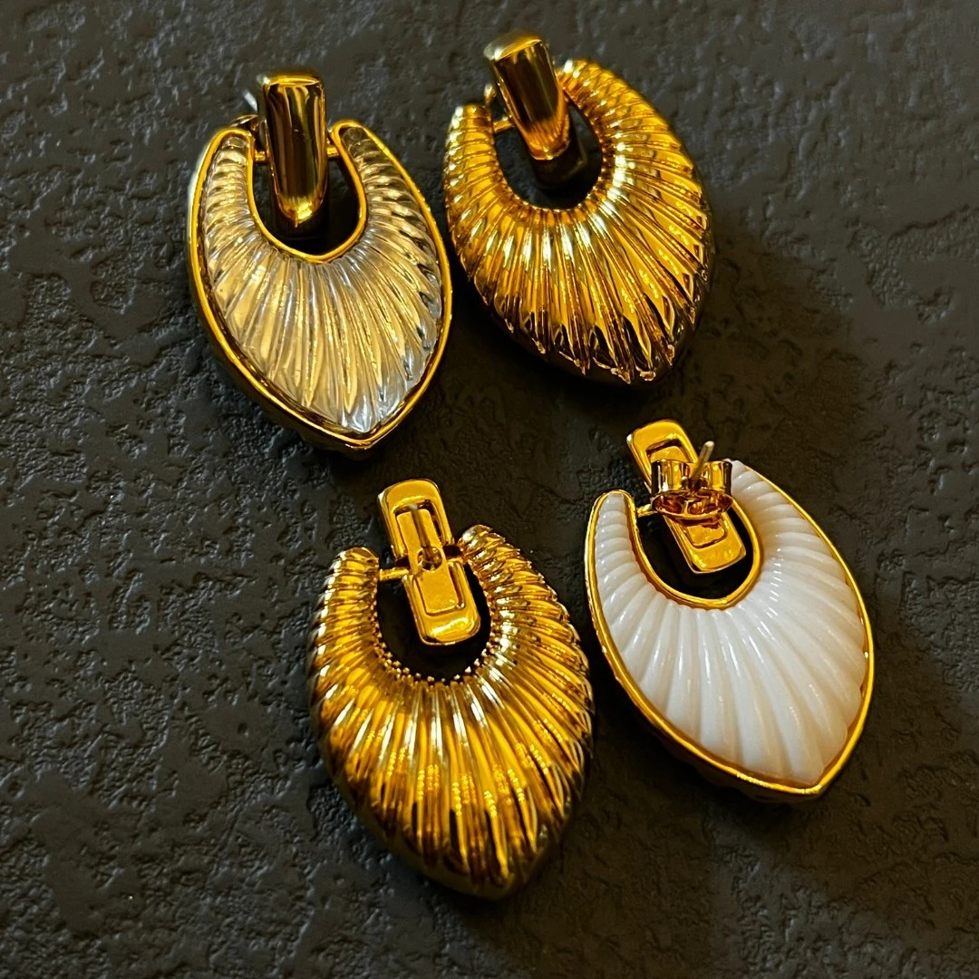 铜合金耳饰 SISI欧美小众轻奢复古时尚金色春季穿搭配饰反正面