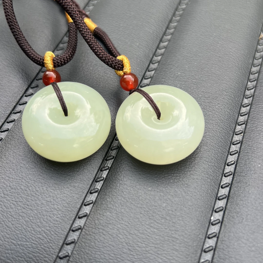 和田玉平安扣干净冰透多样性发其一