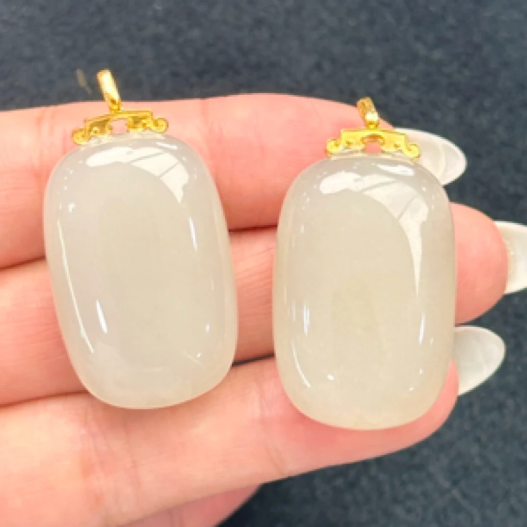 天然和田玉藕粉平安无事牌，18K金扣头尺寸33*21*11mm多样性发其一