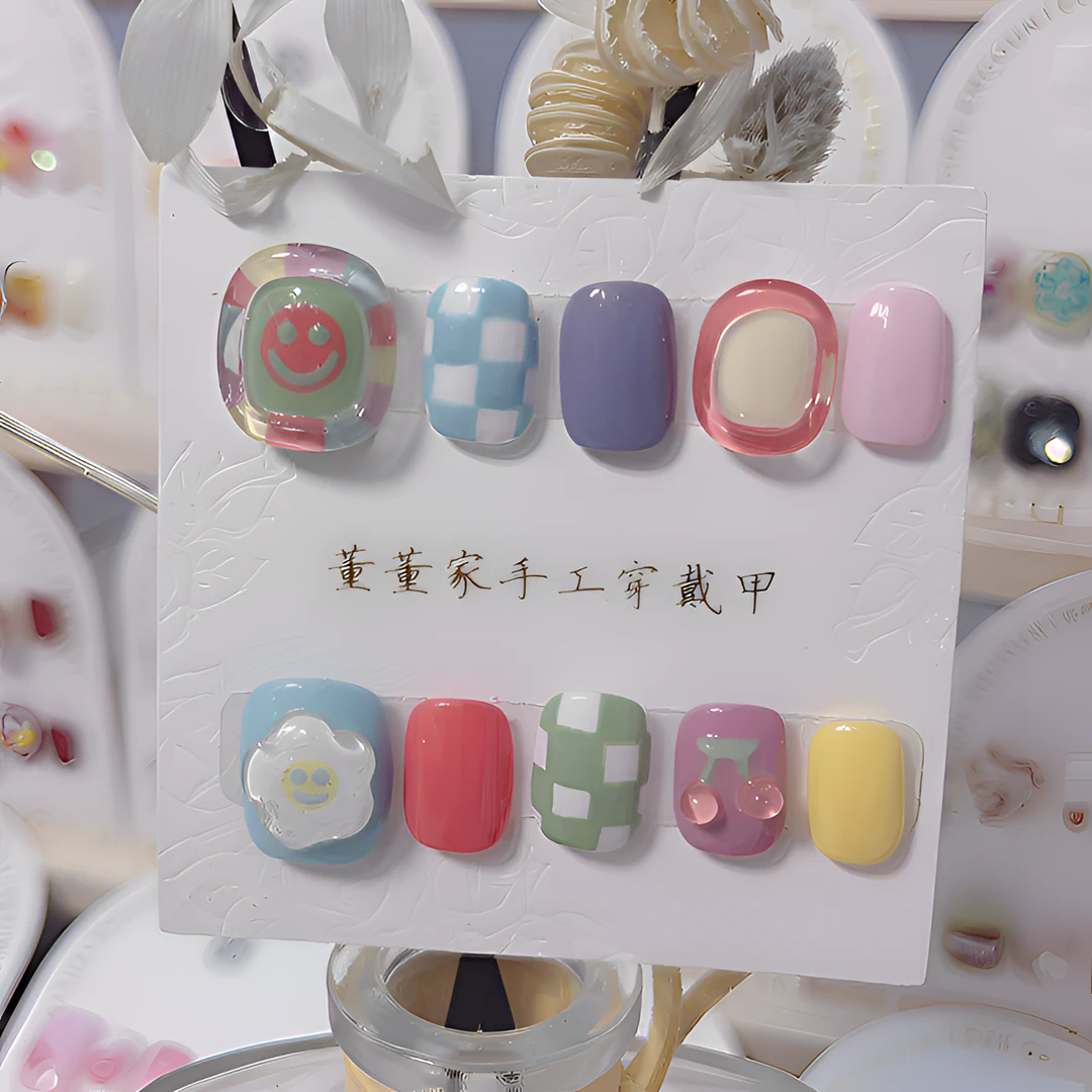 董董家穿戴甲红色高级感蓝色纯手工小众手工美甲高级《开心每一天》