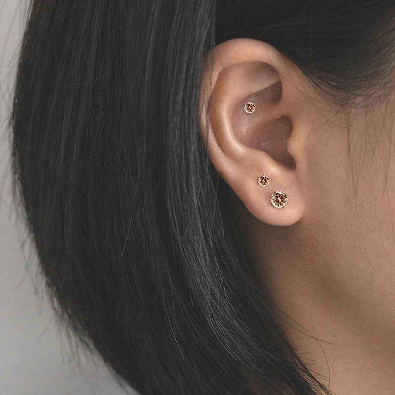 若凌 钛钢合成锆石耳饰 简约小巧金色设计耳钉养耳洞高级感耳骨钉