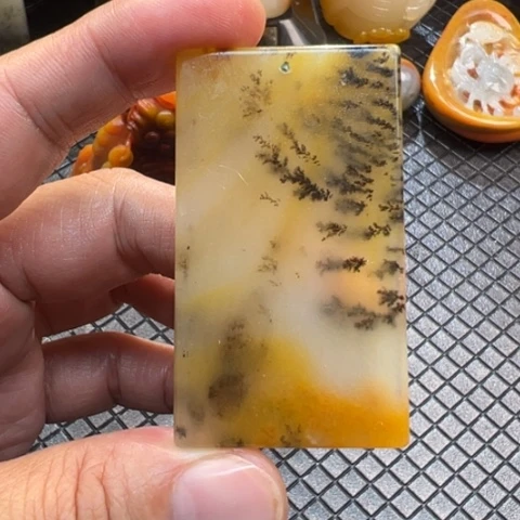 石英质玉（黄龙玉）颈饰未镶嵌