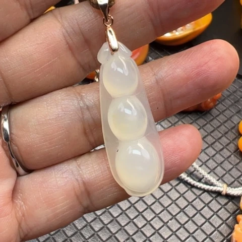 石英质玉（黄龙玉）颈饰合金