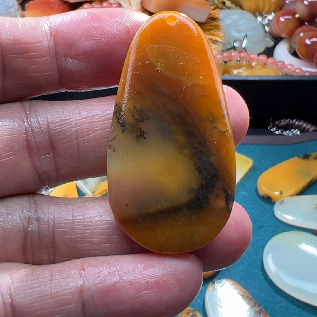 【闪购商品】石英质玉（黄龙玉）颈饰合金高****险