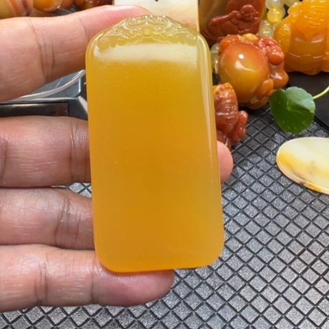 石英质玉（黄龙玉）颈饰未镶嵌