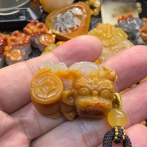 石英质玉（黄龙玉）颈饰未镶嵌