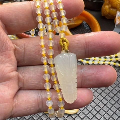 石英质玉（黄龙玉）颈饰合金