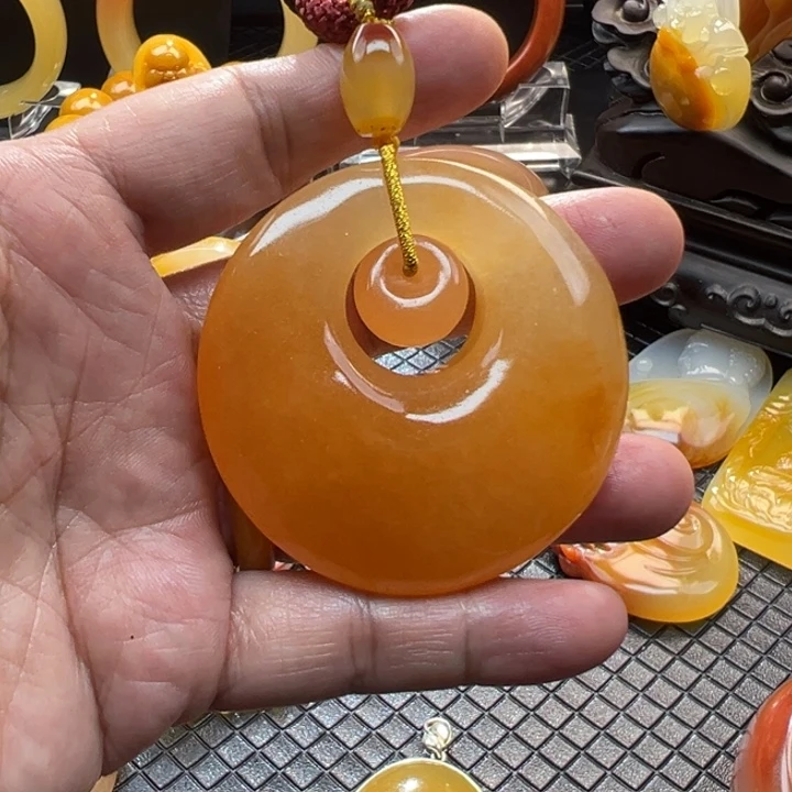 石英质玉（黄龙玉）颈饰未镶嵌