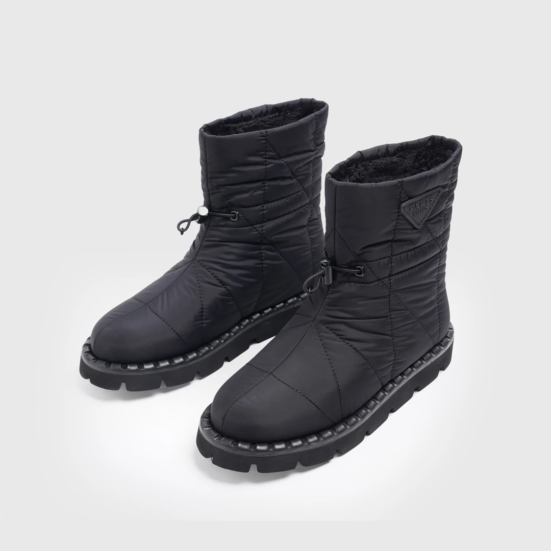 刘壹壹同款羽绒布加绒防水雪地靴女冬季新款防滑厚底时尚短靴