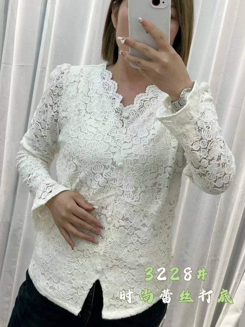 3228大码女装胖妹妹甜美V领蕾丝衫冬季新款显瘦打底衫纯色甜美潮
