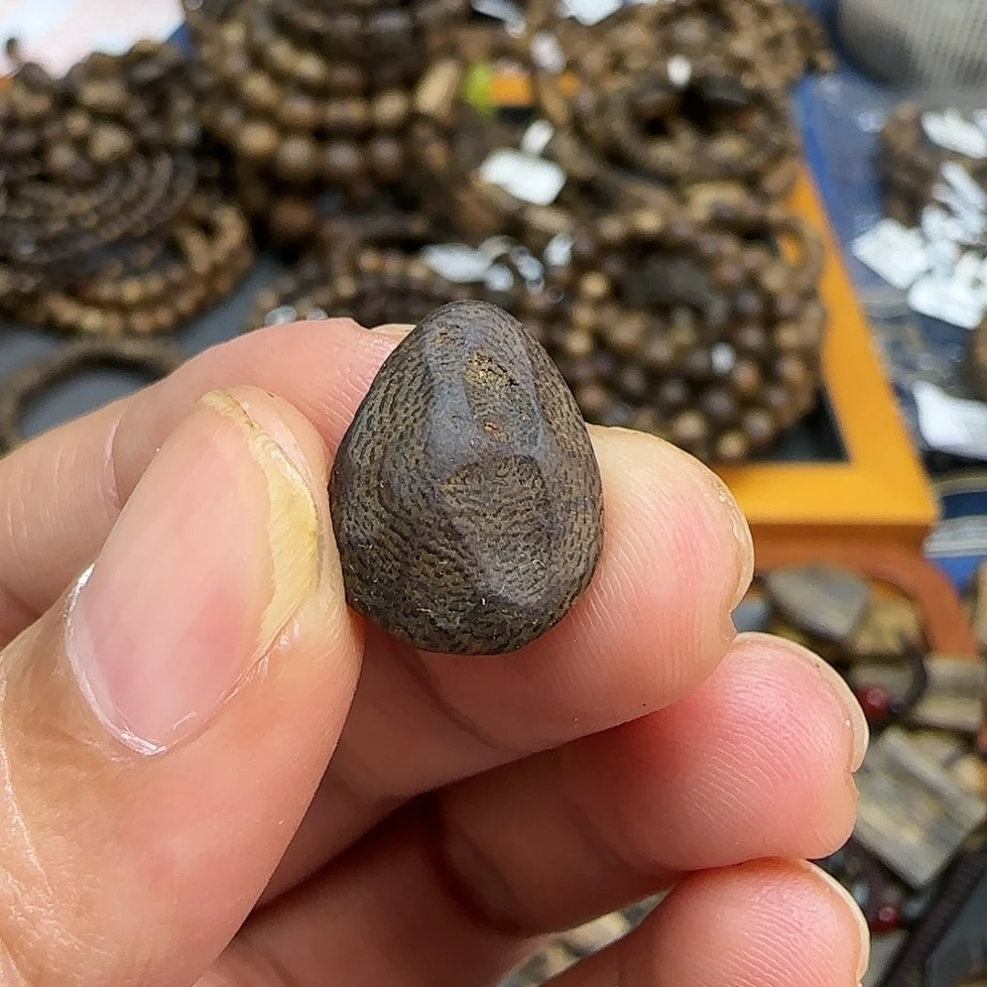 沉香J****?树丁单珠随型单珠