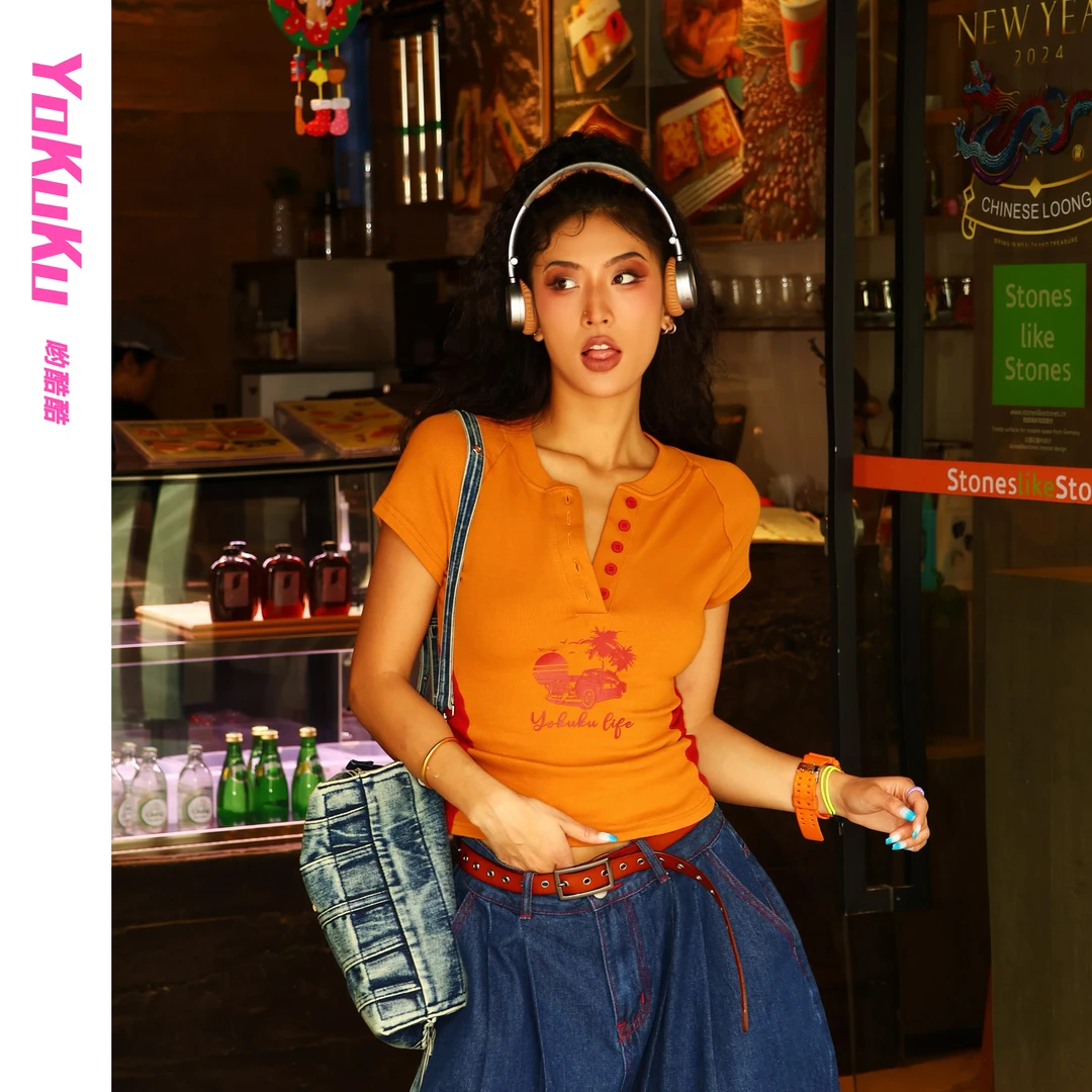 哟酷酷（绯闻女孩）美式复古Polo领印花坑条拼色短袖T恤拼色短袖t恤