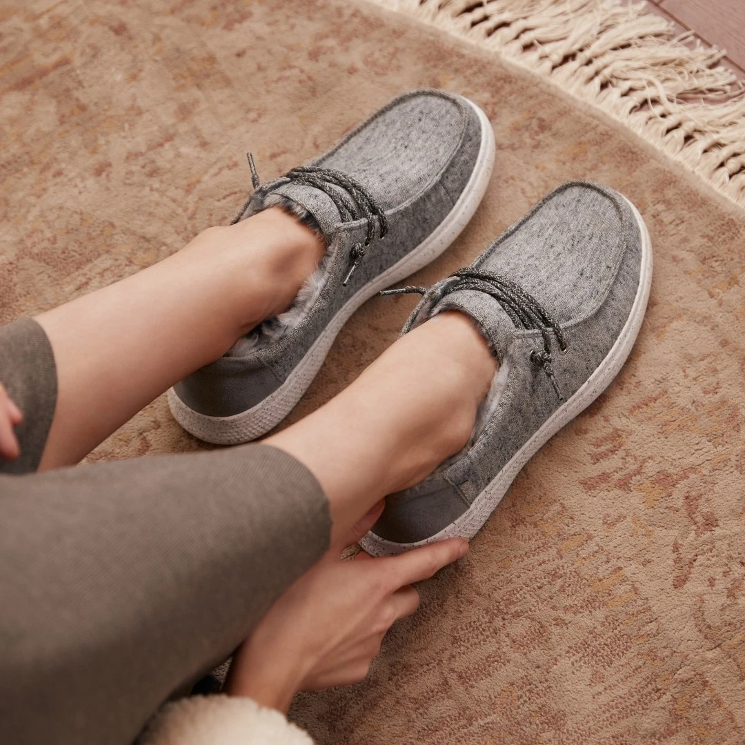 Skechers斯凯奇女士新款绒毛保暖运动鞋舒适一脚蹬休闲鞋子114304