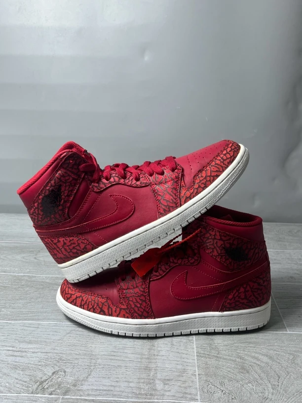 40码 95新/air jordan1红爆裂/板鞋 公价1829