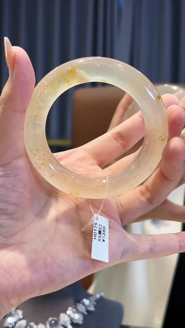 【闪购商品】石英质玉手镯未镶嵌0175