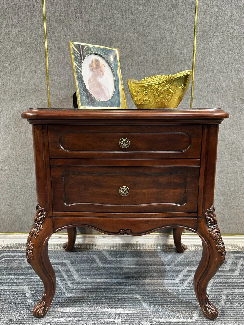 CTG131床头柜。650*460*700  美式复古做旧雕花