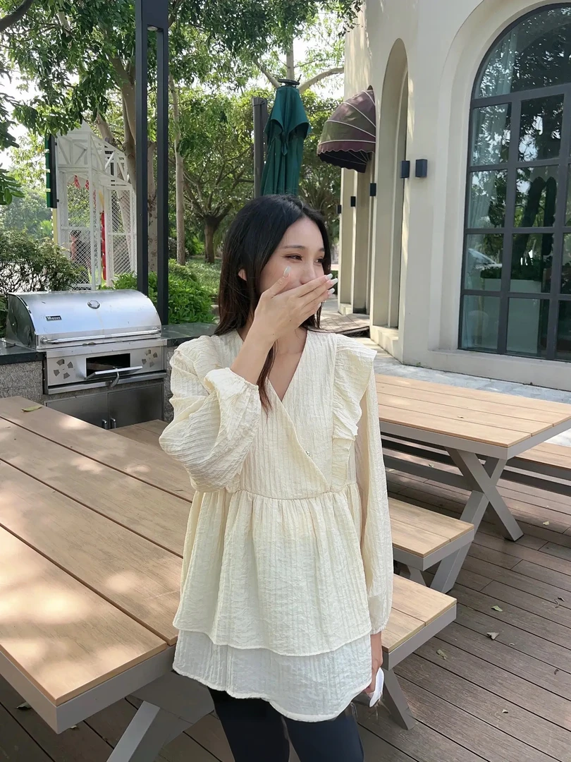 孕妇装2025春秋新款女V领木耳边娃娃衫孕妇上衣遮肉显瘦小个子装