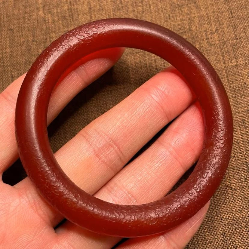 天然藏传包浆油润红玛瑙橘皮纹手镯女款美人条红玛瑙手镯玉镯子