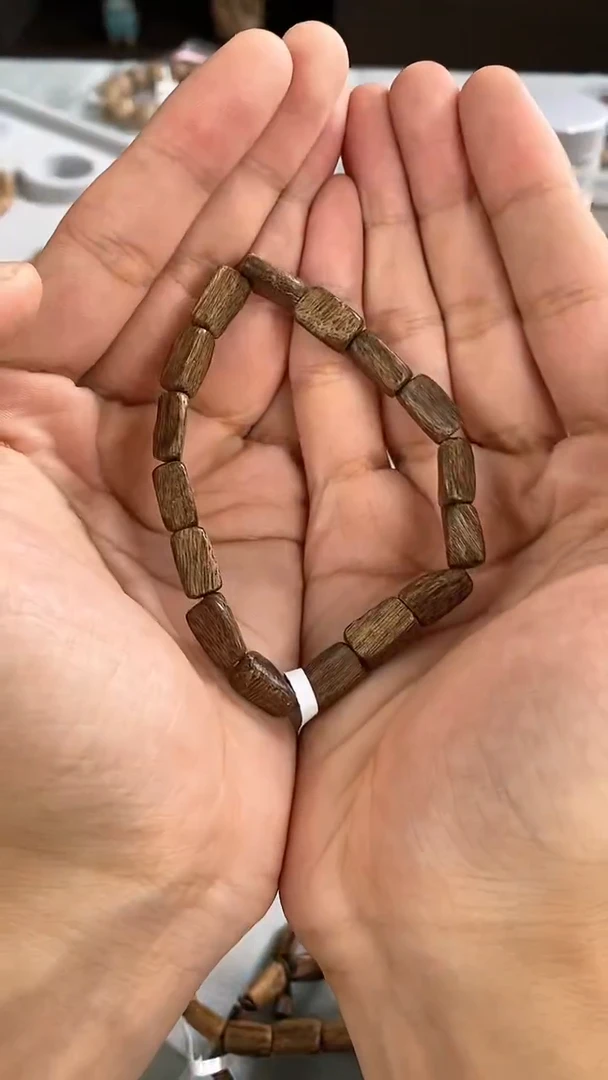 【闪购商品】沉香手串印尼土沉 随形 多样性发其一