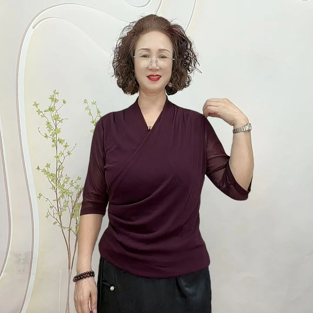 2024年新款纯色中袖V领妈妈装时尚潮流显瘦遮肚打底中老年女小衫