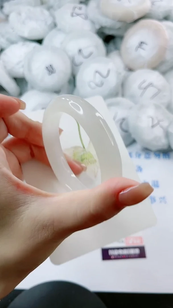 【闪购商品】石英质玉手镯未镶嵌0061523876-多样性发货