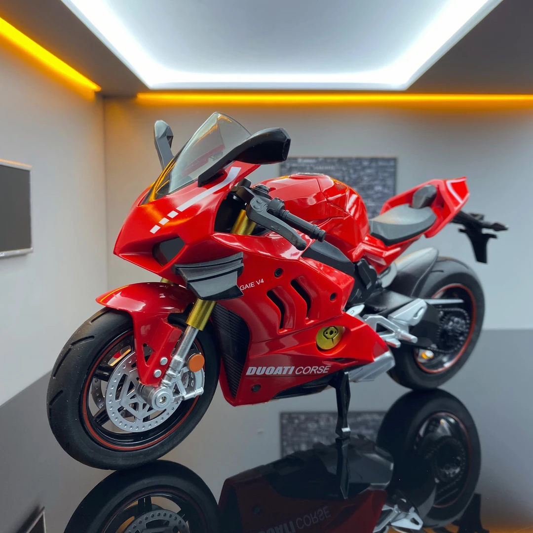 【意式美学】大魔王V4限定款1:10机车模型礼品摆件