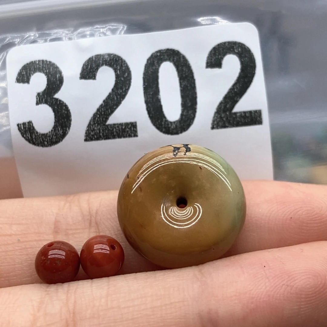 南红玛瑙颈饰未镶嵌