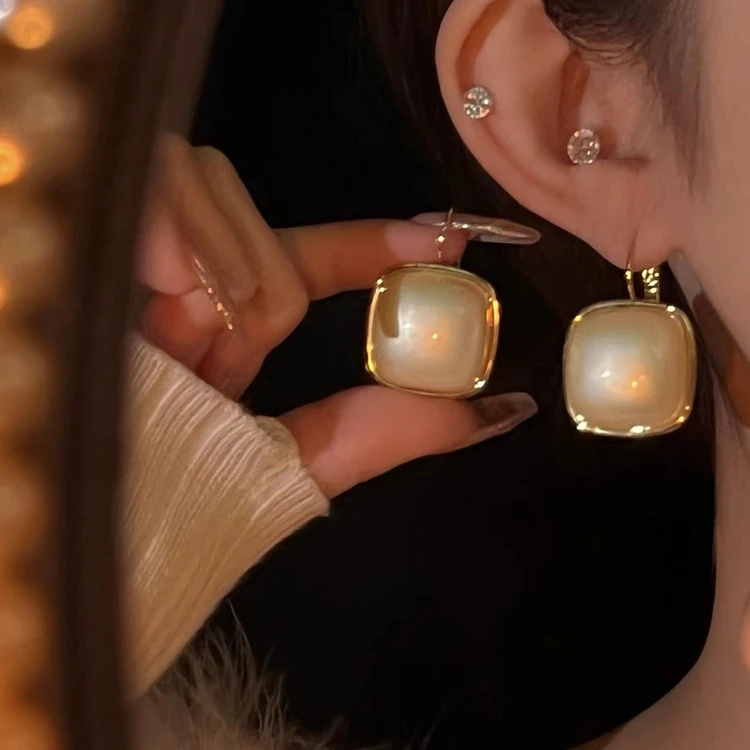 合金仿珍珠耳饰 简约方形珠珠耳环女轻奢高级感复古气质耳钉耳饰