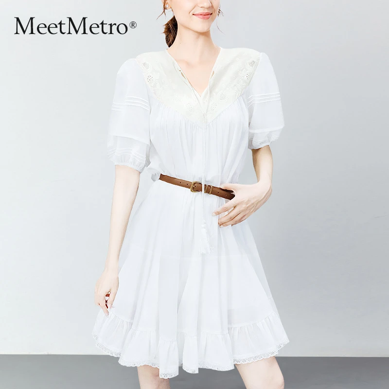 MeetMetro玛依尔2025夏款时尚V领灯笼袖刺绣镂空设计感连衣裙6814